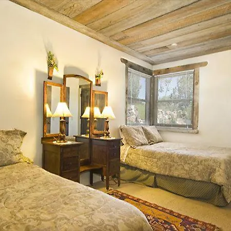 El Otro Mundo Five-bedroom Santa Fe